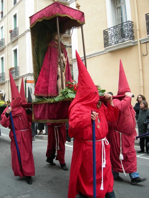 Pénitents à la procession de la Sanch
