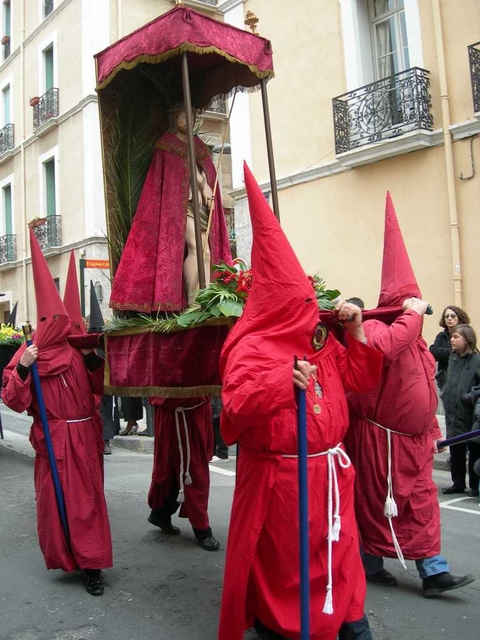 Pénitents à la procession de la Sanch